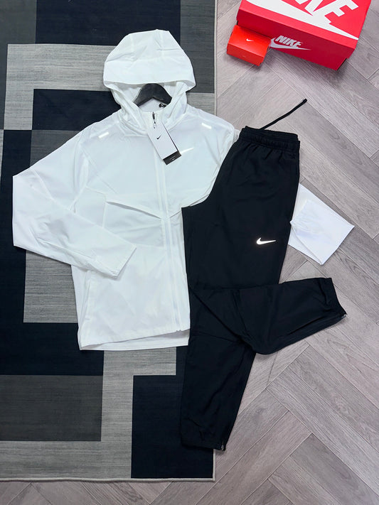 NIKE - UV WINDRUNNER AND WOVEN PANTS SET